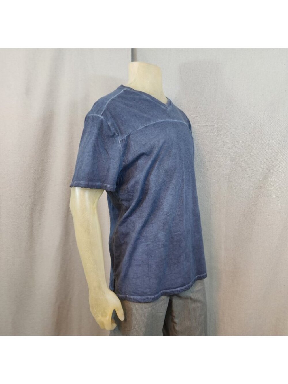Marc Ecko Cut & Sew Stone Wash Blue Short Slv V Neck T Shirt Top LARGE - Picture 3 of 6